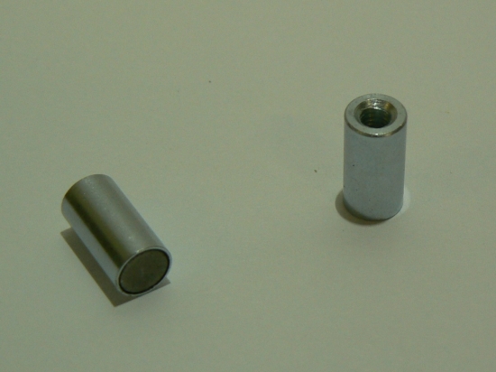 Magnet UM770 - 6x4,5xM3 vnitřní S