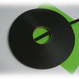 Magnetický pásek 12,6x1,5 kotouč 30m samolepící